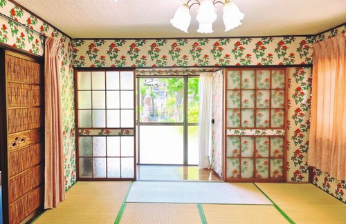 Kani Casa | 107 year old house, 100 year old townhouse. Convenience store, pharmacy, supermarket within 2 minutes walk. Groups of 20 people can stay. Natural hot spring within 5 minutes drive, seafood market, tourist attractions Inuyama Castle and Meiji Village nearb
