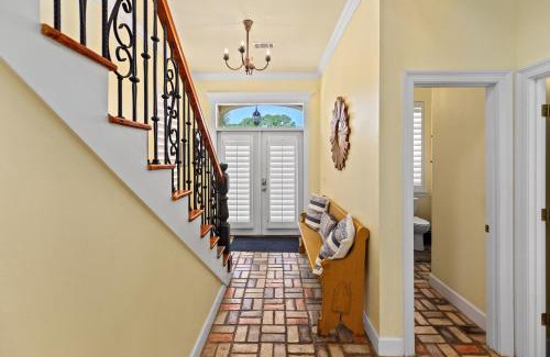 Summer Breeze Casa | 109 Island Cove Ct - Blue Palm Cove