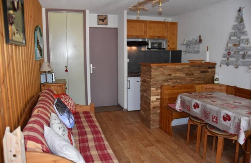 Pralognan-la-Vanoise Apartamento | 10m del centro estación, 2.o piso, balcón, parking, tv, local para esquís, 36m²