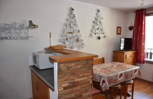 Pralognan-la-Vanoise Apartamento | 10m del centro estación, 2.o piso, balcón, parking, tv, local para esquís, 36m²