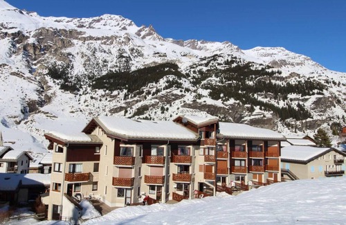 Lanslevillard Apartamento | 200m del centro estación, 3.o piso, tv, local para esquís, 30m², Val Cenis