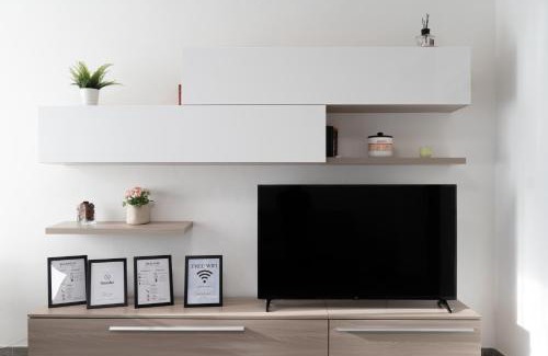 Gallaratese Apartamento | 10min RhoFiera & SanSiro - 5min Metro - AC - FreeParking