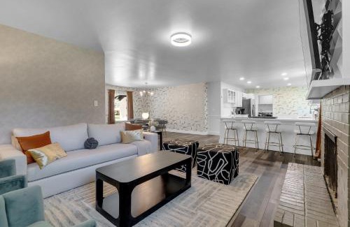 Tulsa Casa | 10min to EXPO - Family-Friendly with Office & Playroom