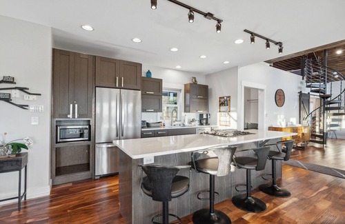Wolf Laurel Casa | 10min to Hatley Pointe~Views~ HotTub~ FirePit