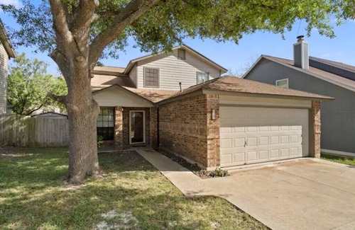 Converse Casa | 10Min2RandolphAFB~20Min2FtSH~4B/2.5B~PetFriendly!