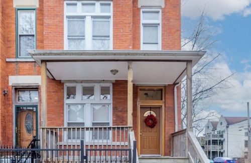 Bronzeville Apartamento | 10Mins To DownTown Entire 1-bedroom apartment with WiFi and W/D Latest Upgrades
