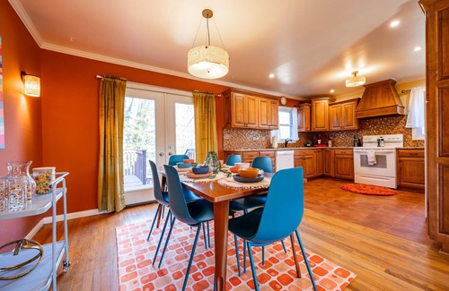 Bloomington Casa | 10mins to IUB: 4bd - Karaoke - Pickleball