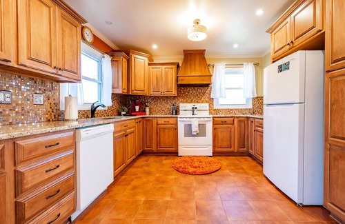 Bloomington Casa | 10mins to IUB: 4bd - Karaoke - Pickleball
