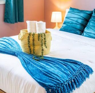Bloomington Casa | 10mins to IUB: 4bd - Karaoke - Pickleball