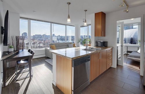 Gastown Condominio | Stylish 2BD Condo in Downtown with an Excellent View of Marina