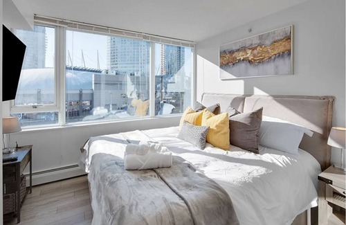 Gastown Condominio | Stylish 2BD Condo in Downtown with an Excellent View of Marina
