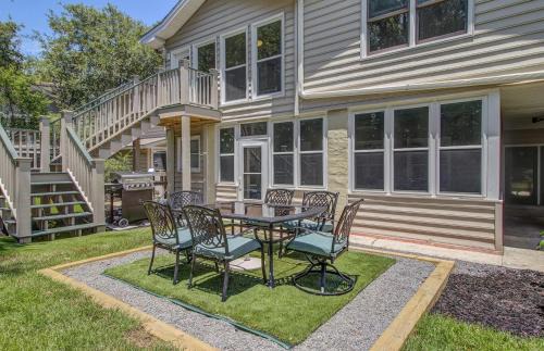 Isle of Palms Casa | 11 43rd Avenue by AvantStay Pool Close to Beach