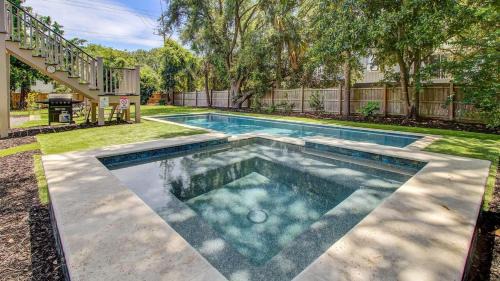 Isle of Palms Casa | 11 43rd Avenue by AvantStay Pool Close to Beach