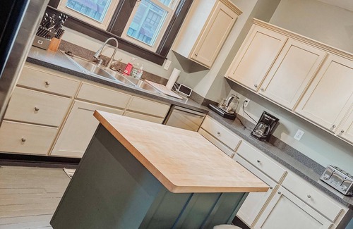 Williamson Casa | 11 bed 7 bath large home and able to ride right from the home to the HMT trails
