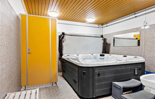 Hurup Thy Casa | 11 Bedroom Gorgeous Home In Hurup Thy