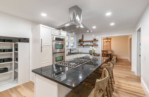 Mount Pocono Cabina | 11 bedroom Lodge - Swim Spa/Hot Tub - Firepit - Game room - sleeps 26