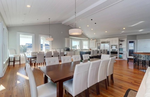 Charleston County Casa | 11 Bedroom, Pool, Hot Tub, Pool Table, Elevator, Putting Green - Sea Palace