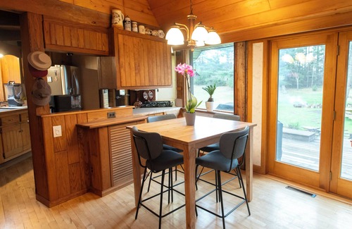 Vulcan Casa | 11 Beds Sleeps 20+. Pets OK. 4 Bedrooms, Bonus Room, Bunk House, Pool Table