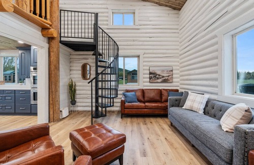 St. Charles Apartamento | 11 cabins! Hot tub! Family Reunion! Business Retreat! Sleeps 50+