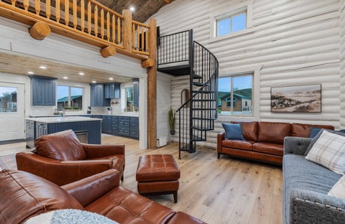 St. Charles Apartamento | 11 cabins! Hot tub! Family Reunion! Business Retreat! Sleeps 50+