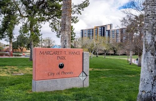 Roosevelt Condominio | 11 Chelsea Place 1 Bedroom Condo by RedAwning
