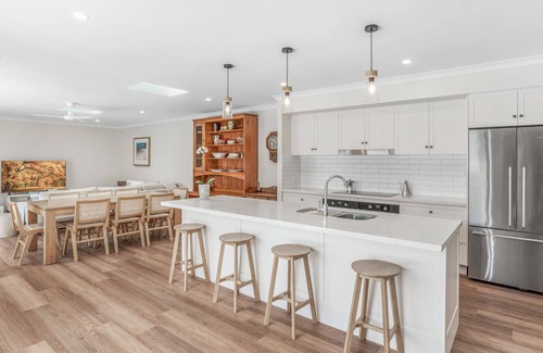 Rainbow Beach Casa | 11 Esprit Drive - Rainbow Shores. Gorgeous beach house. Walk to beach