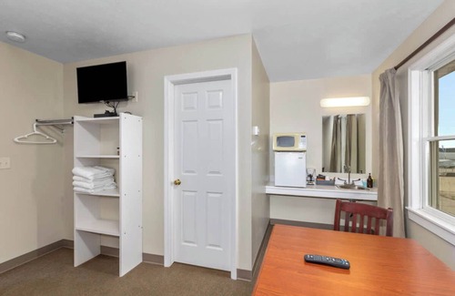 Lake City Apartamento | 11 Family Lakefront Studios on Lake Missaukee - Sleeps 40