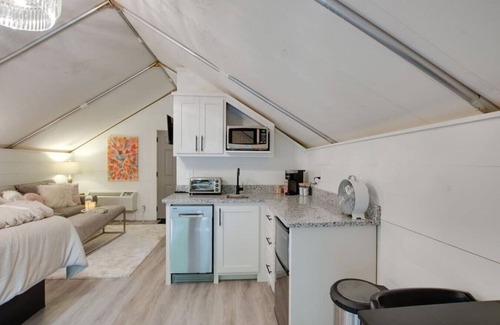 Groveoak Alquiler De RV | #11 Love Shack Luxury Glamping Tent Lovers Theme