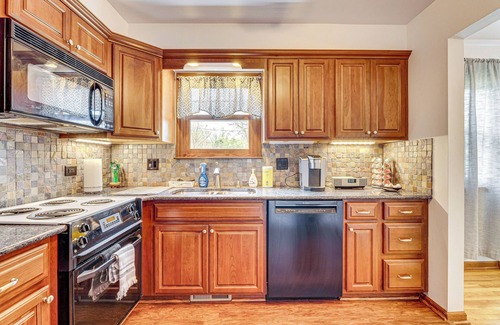 Worthington Casa | 11 Mi to Dtwn Columbus: Family Home w/ Fire Pit!