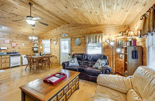 Franklin Casa | 11 Mi to Dtwn Franklin Cabin with Porch!