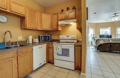 Northeast Houston Casa | 11 Mi to Dtwn Houston: Pet-Friendly Home w/Yard!