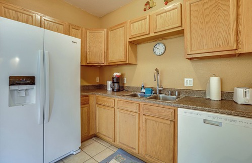 Northeast Houston Casa | 11 Mi to Dtwn Houston: Pet-Friendly Home w/Yard!