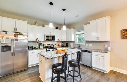 Spring Lake Casa | 11 Mi to Fort Bragg: Family Home w/ Patio!