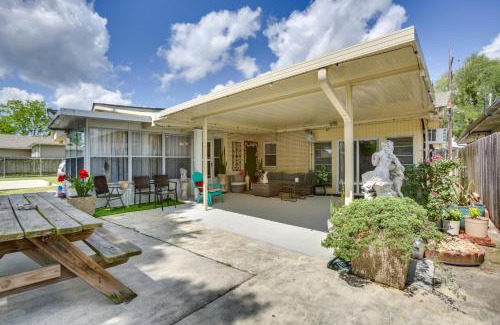 Westwego Casa | 11 Mi to NOLA Westwego Home with Sunroom!