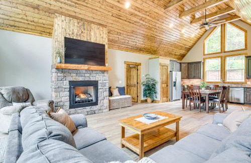 Mill Spring Casa | 11 Mi to State Park Home with Dock in Mill Spring!