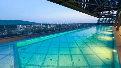 Sungai Penchala Apartamento | 11 Mossaz skypool 5mins to 1U and Ikea atEmpire City by Light House