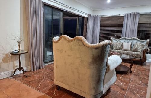 Botha's Hill Casa | 11-on-RobRoy calming space with 3 bedrooms&pool