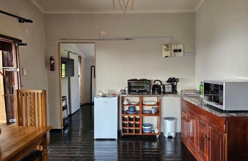 Botha's Hill Apartamento | 11-on-RobRoy serenity glamping cabins overlooking the Valley of 1000 Hills