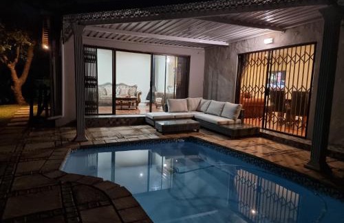 Botha's Hill Apartamento | 11-on-RobRoy serenity glamping cabins overlooking the Valley of 1000 Hills
