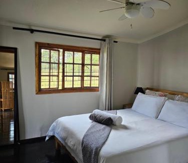 Botha's Hill Apartamento | 11-on-RobRoy serenity glamping cabins overlooking the Valley of 1000 Hills