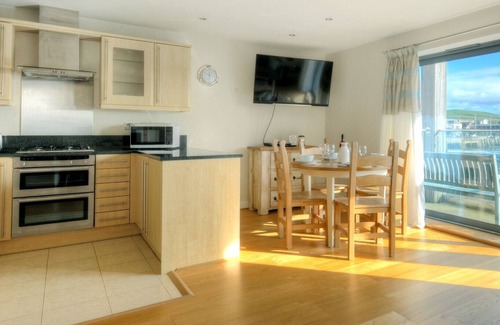 West Bay Apartamento | 11 THE BOARDWALK, family friendly, with a garden in West Bay