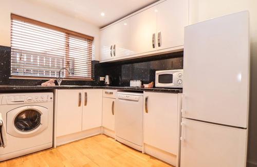 Porthtowan Cabaña | 11 TOWAN VALLEY, pet friendly, country holiday cottage in Porthtowan