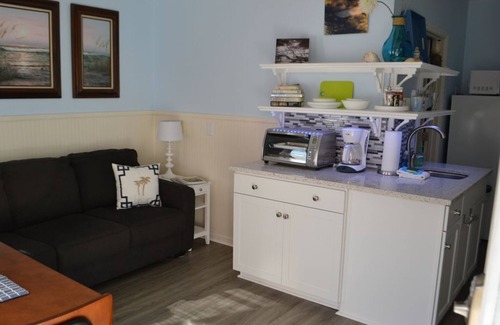 Isle of Palms Condominio | Picture Perfect Studio, 1er piso, admite perros, NUEVA RENOVACIÓN!