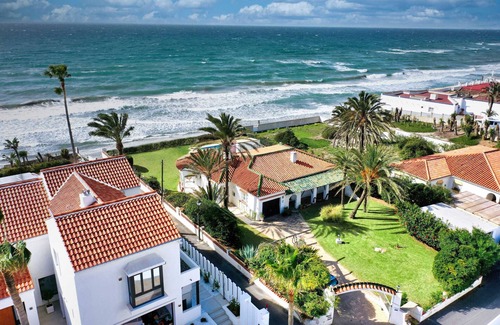 Urbanizacion Marbessa Villa | 1100 Increíble Villa Frente al Mar en Marbesa con Piscina y Jardín