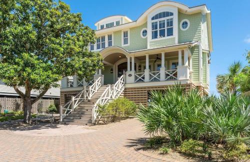 Folly Beach Casa | 1103 E Arctic - Salty Lady - Beautiful Custom Oceanfront Home - Hot tub