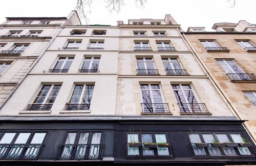 Les Iles Apartamento | 110m2 a classic luxury home with memorable views of the seine on Quai de Bourbon