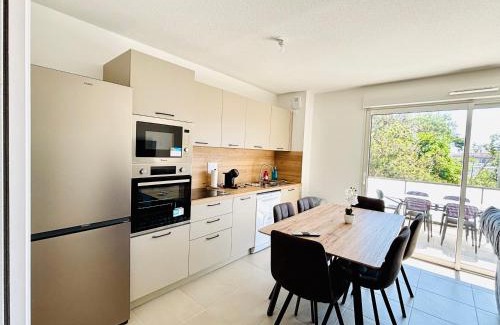 Vias Apartamento | 111 Acces direct 3min de la MER,2 places de parking gratuite, terrasse