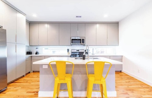 Lawndale/ Wayside Casa | 111 Lavish Bungalow 1753! Medical Center, Stadiums