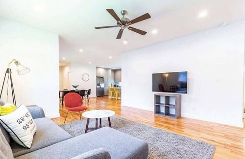 Lawndale/ Wayside Casa | 111 Lavish Bungalow 1753! Medical Center, Stadiums