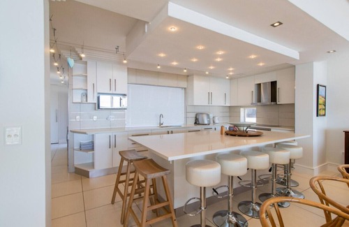 De Kelders Casa | 111 Memories | Coastal Calm & Contemporary Comfort in De Kelders